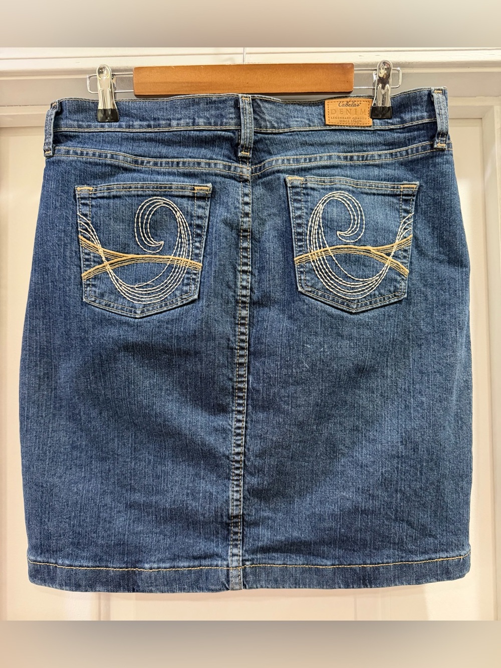 Cabela's Blue Jean Denim Pencil Skirt Embroidered Back Pockets Size 8